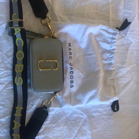 Marc Jacobs purse. Has two zippers.